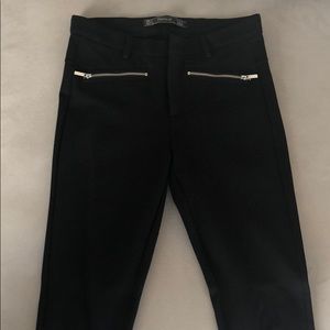 Black skinny pants